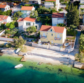 Отель Planikovica Apartments  Трогир